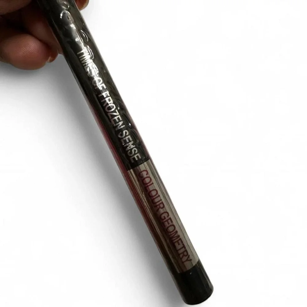 Colour Geometry Black Liquid Eyeliner Long Lasting